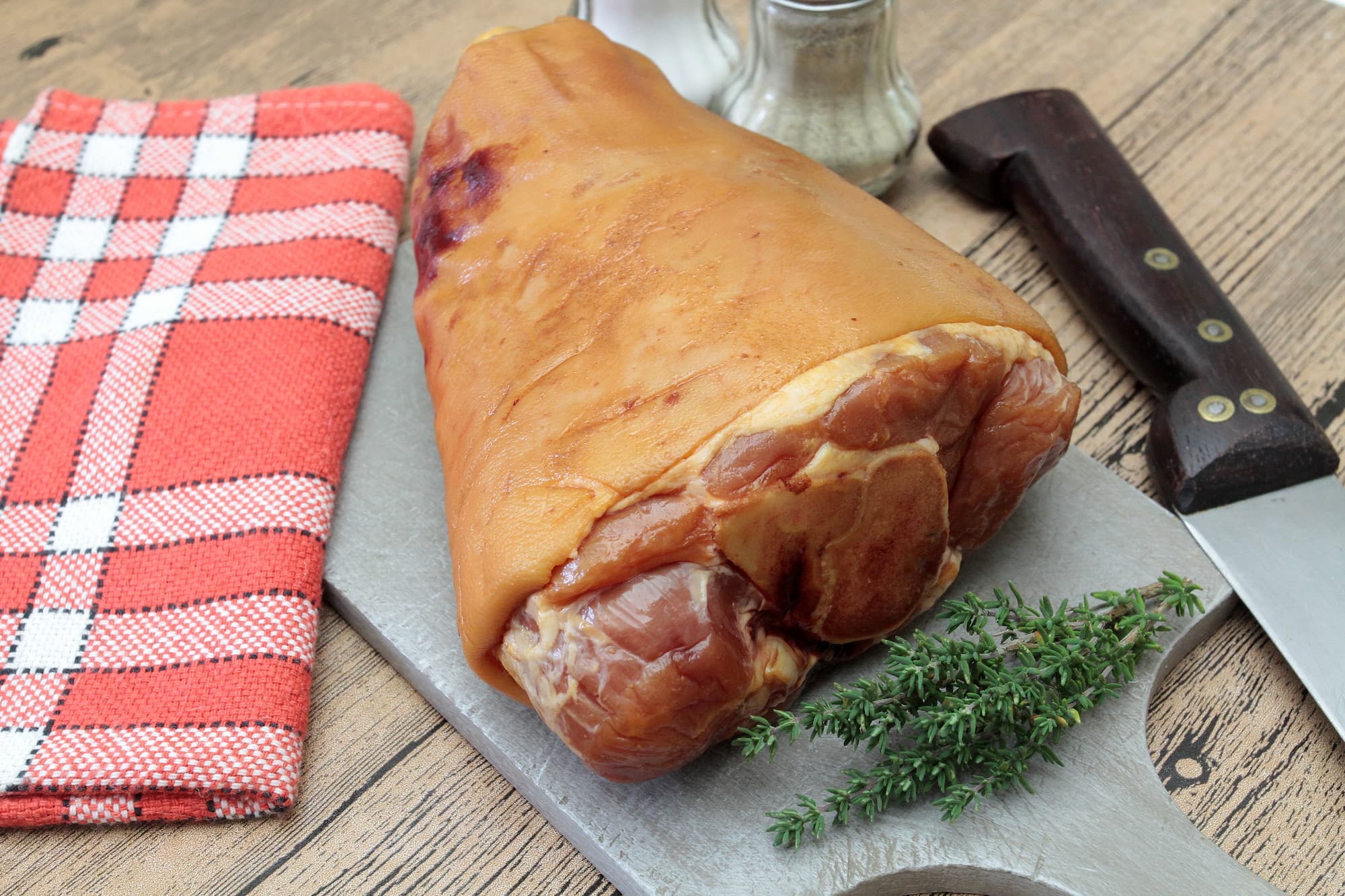 Le jarret de porc sur pommes saut&eacute;es : un classique alsacien qui fait toujours mouche ? Colmar